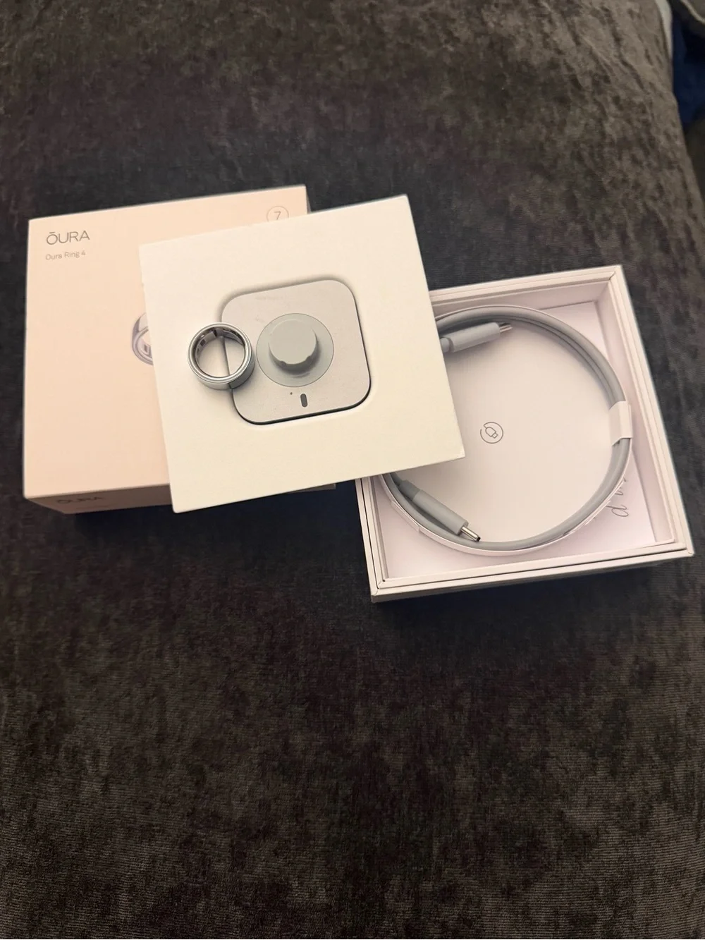 Oura Silver Ring 4 with Charging Dock